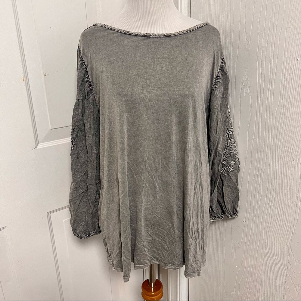 Solitaire Embroidered Sleeve Top A5